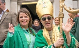 Pessoas fantasiadas no St Patrick's Day, em Dublin