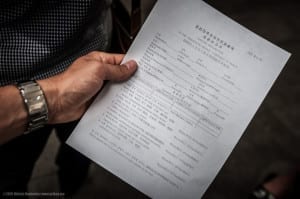 É necessário preencher uma infinidades de documentos para conseguir entrar na Coreia do Norte. Neste formulário, conta que a ponografia é totalmente vetada no país