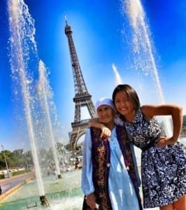 Lena Toksanbaeva  em Paris com sua neta