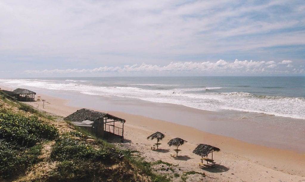 Praia de Massarandupió, na Bahia, uma das praias nudistas no Brasil