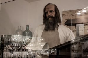 Dmitry Mendeleev, químico que evoluiu o processo de destilação e fez com que a vodka ficasse semelhante a que conhecemos hoje