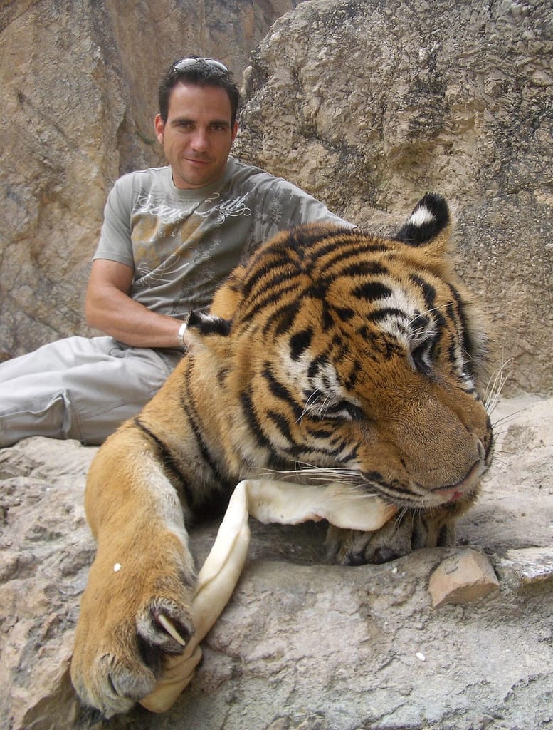 Nem todos os turistas se informavam sobre as condições as quais os tigres eram expostos no Tiger Temple, em Ching Mai