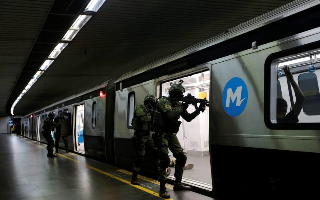 Treinamento anti-terrorismo no metrô do Rio de Janeiro