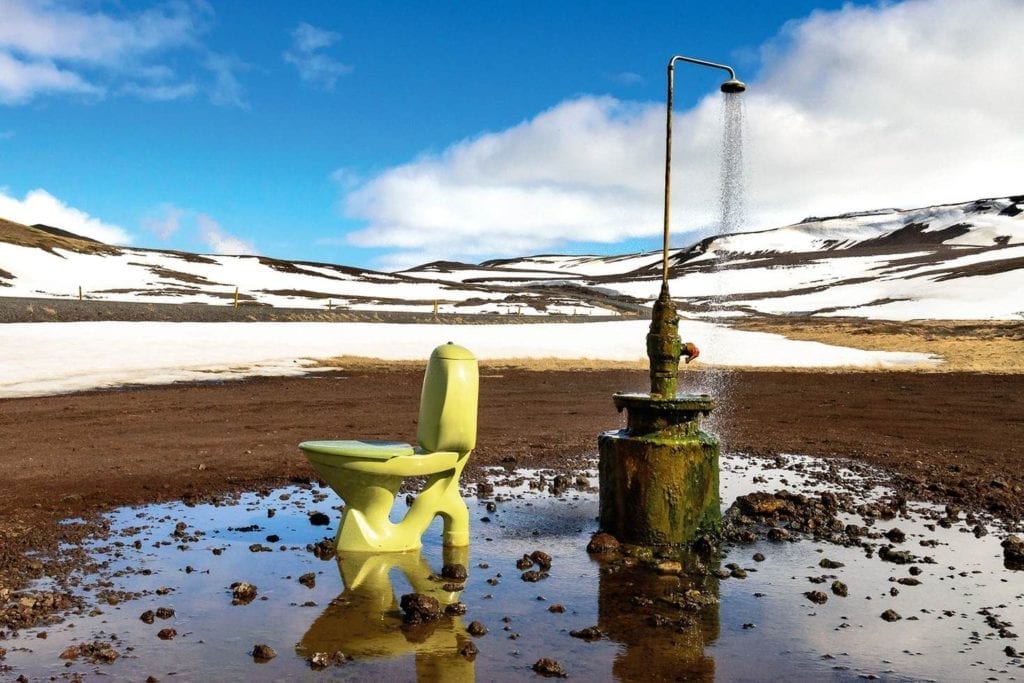 Sanitário em Krafla, na Islândia