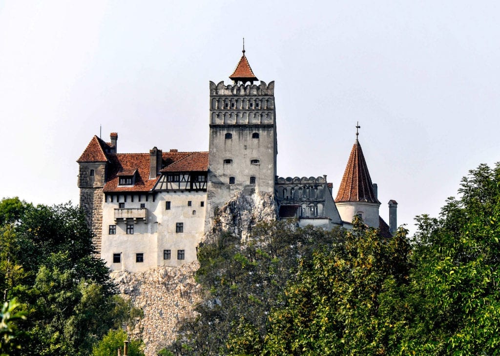 Vista por fora do Castelo do Drácula na Romênia