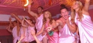 Pink Palace, um party hostel mais louco da Grécia