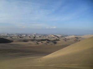 Parece o Deserto do Sahama, mas é o Deserto da Huacachina, no Peru