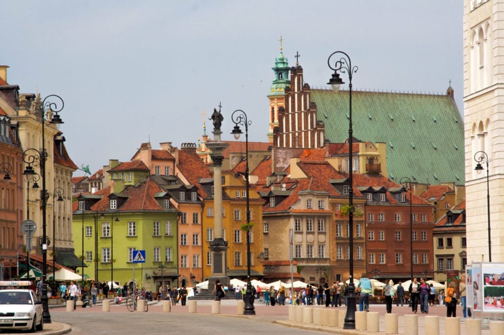 Avenida Krakowskie Przedmiescie em Varsóvia, Polônia
