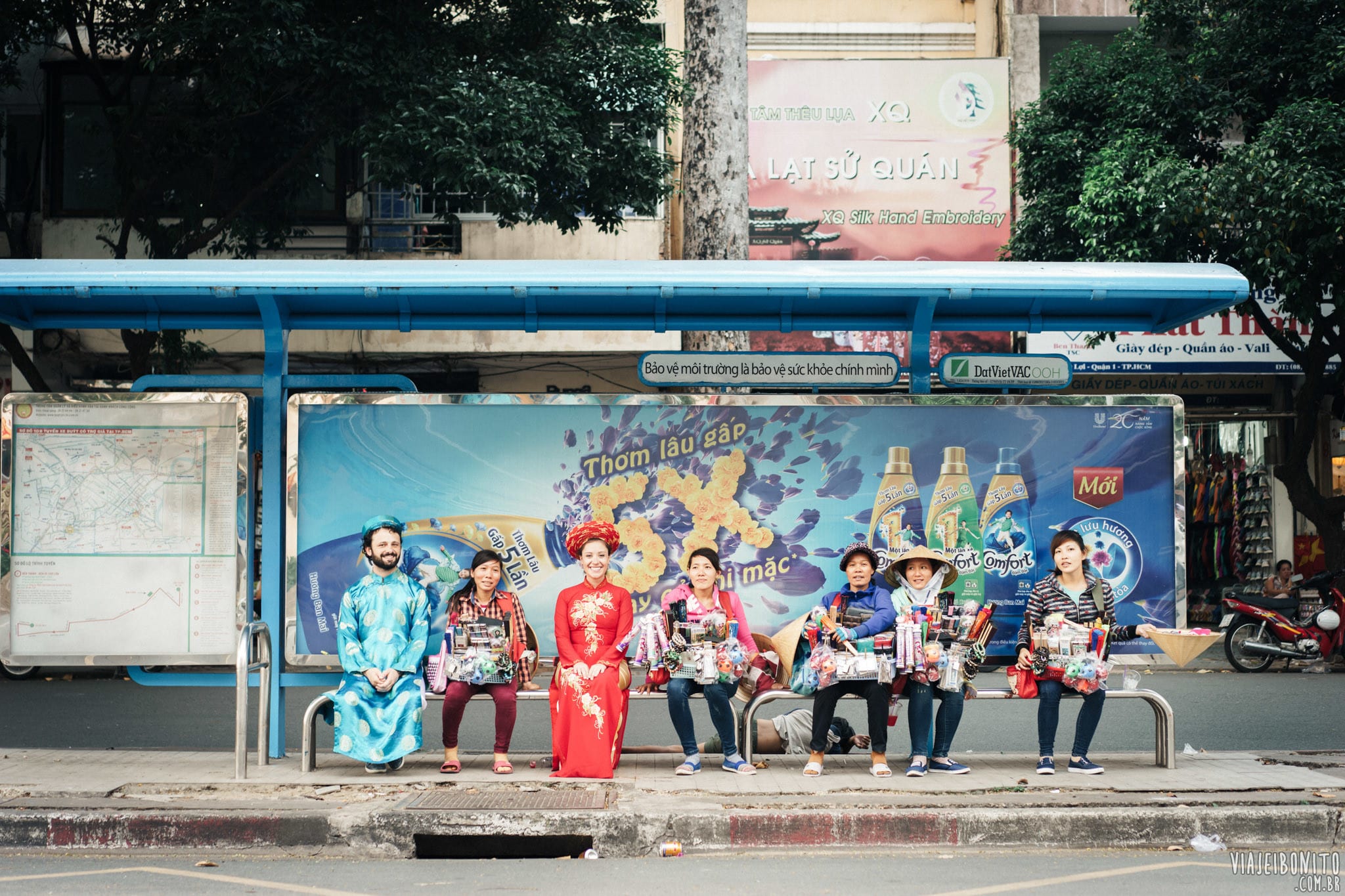 Ponto de ônibus em Ho Chi Minh, Vietnã, quando renovamos os votos de casamento