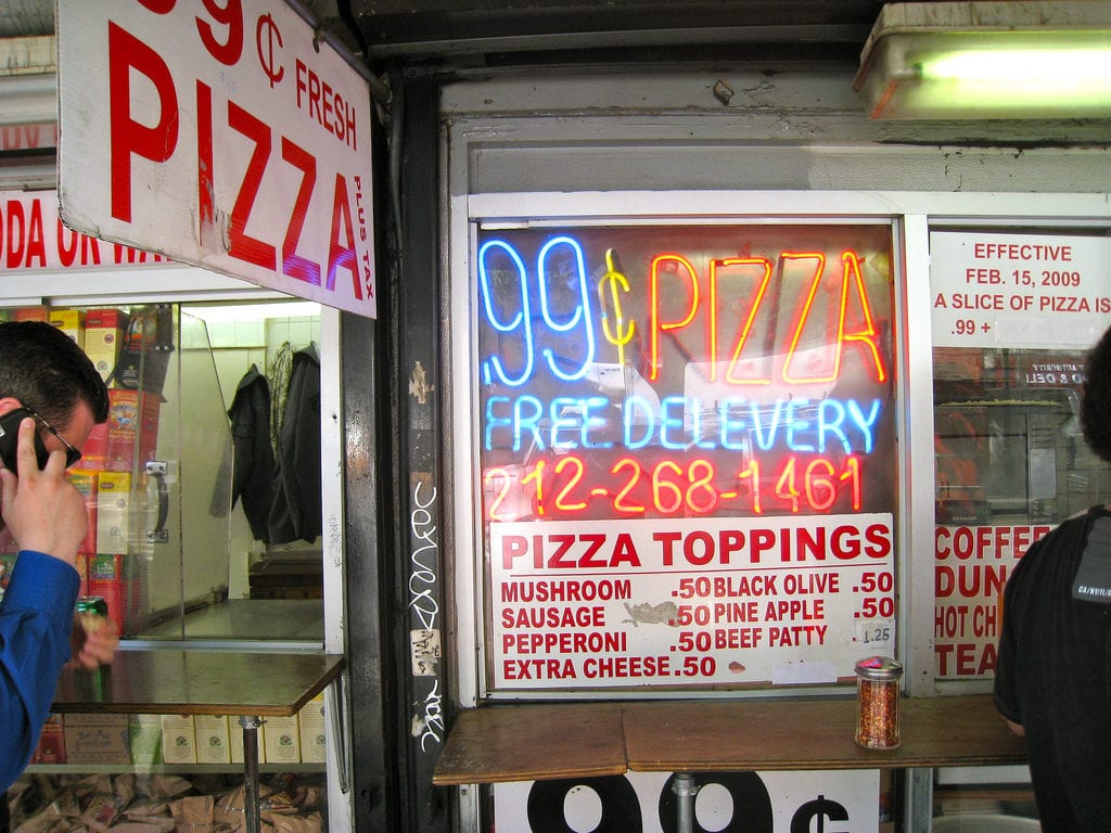 99¢ Fresh Pizza, com várias filiais espalhadas por Nova York