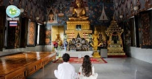 Templo onde recebemos a benção de um monge budista em renovação de votos. Krabi, Tailândia