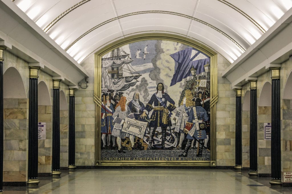 Estação de metrô Admiralteyskaya em São Petersburgo, Rússia