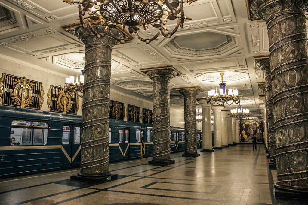 A estação de metrô Avtovo é a mais bonita de São Petersburgo, na Rússia