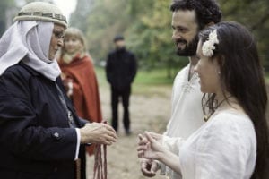 Cerimônia pagã de casamento em Vilnius, Lituânia
