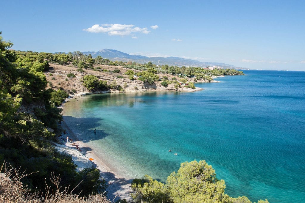 Nos arredores de Atenas existem praias paradisíacas