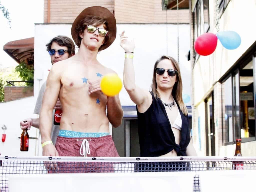 Pit Stop, em Medelim . Um dos melhores party hostels da América do Sul