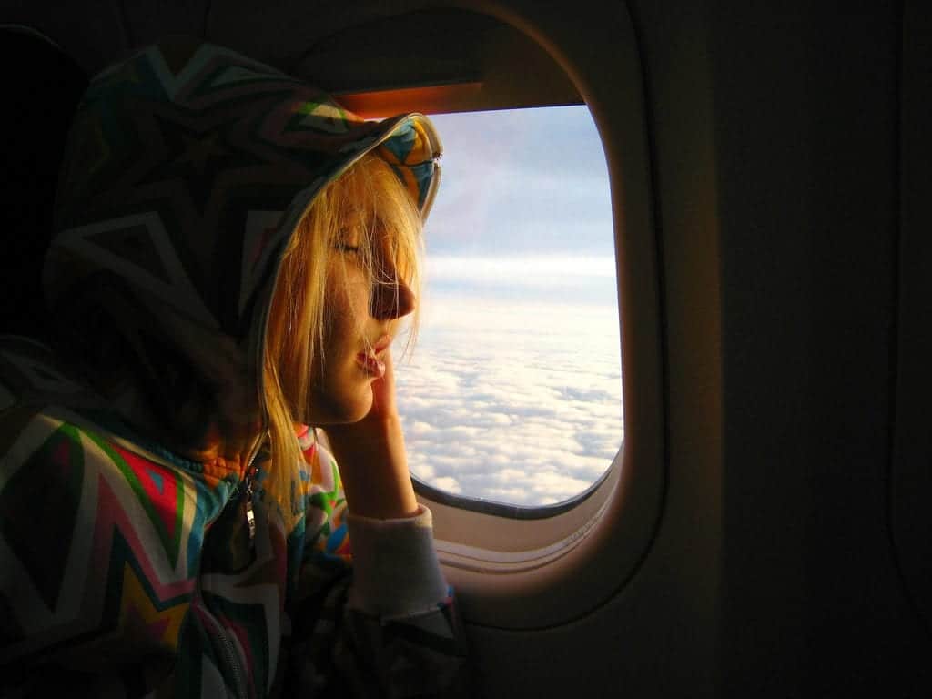Os assentos da janela são a melhor opção para dormir dentro do avião
