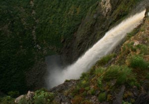 Cachoeira da Fumaça, uma das mais altas quedas d'água da América do Sul. Na Chapada Diamantina, Bahia, Brasil