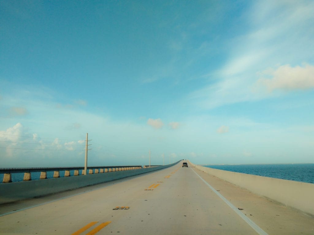 Estrada que cruza o arquipélago das Florida Keys, Estados Unidos