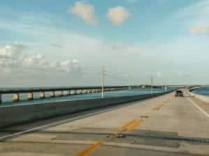 Estrada que cruza o arquipélago das Florida Keys, Estados Unidos