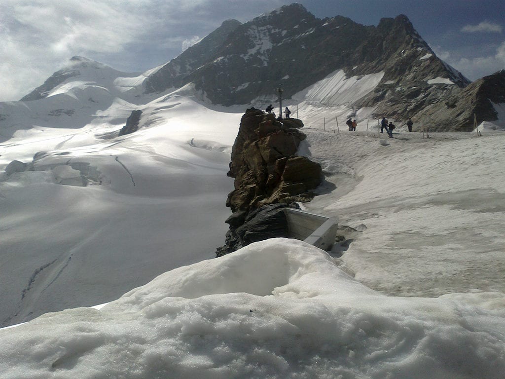 Jungfraujoch é a estação de trem mais alta da Europa e oferece mirantes panorâmicos, trilhas e esportes na neve