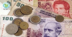 Notas e moedas de pesos argentinos