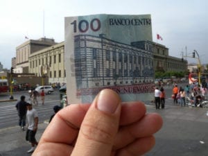 Biblioteca Nacional estampada na nota de 100 soles peruanos