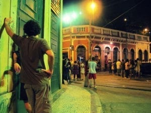 À noite a boemia toma conta do Lardo dos Guimarães, no bairro Santa Teresa, Rio de Janeiro
