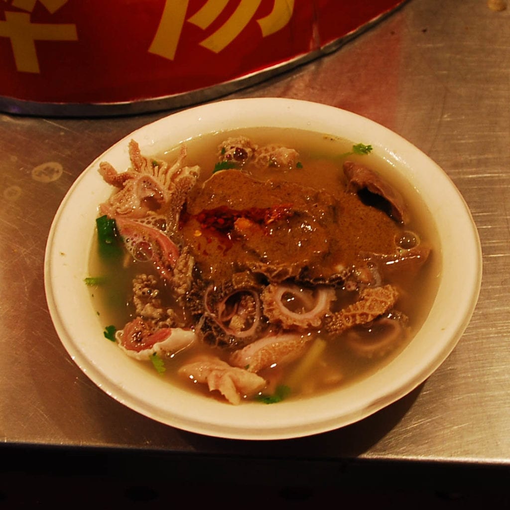 Sopas fazem parte do cardápio chinês e podem ser encontradas em qualquer mercado de rua