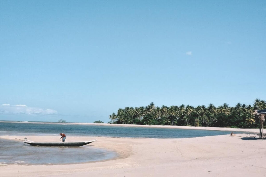 A Ponte de Castelhanos é uma das praias desertas do Brasil e fica na Ilha de Boipeba, Bahia