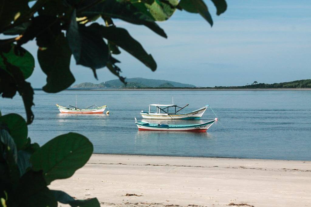 Praia Deserta, no Parque Natural de Superagui, Paraná