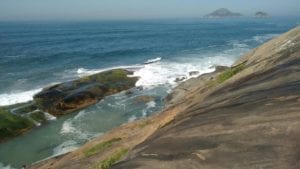 A Praia do Secreto, no Rio de Janeiro, permanece deserta na maior parte do tempo. O acesso não é fácil, mas vale o esforço