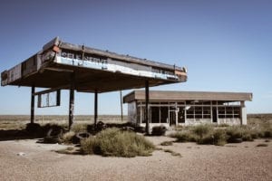Antigo posto de gasolina na cidade fantasma de Glenrio, na fronteira entre Texas e Novo México