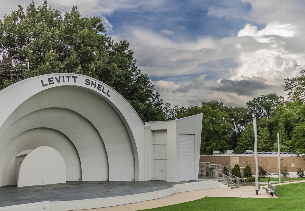 Levitt Shell no Overton Park Shell. Ponto importante no roteiro para fãs de Elvis Presley em Memphis