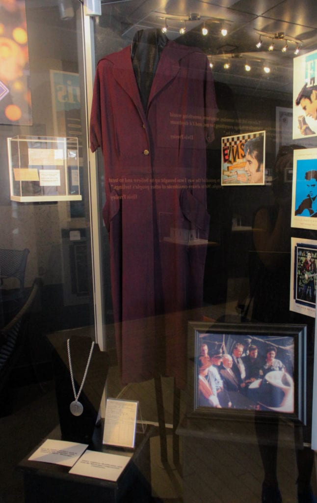 Peças do acervo pessoal da família Presley estão em exposição na Tupelo Exhibits