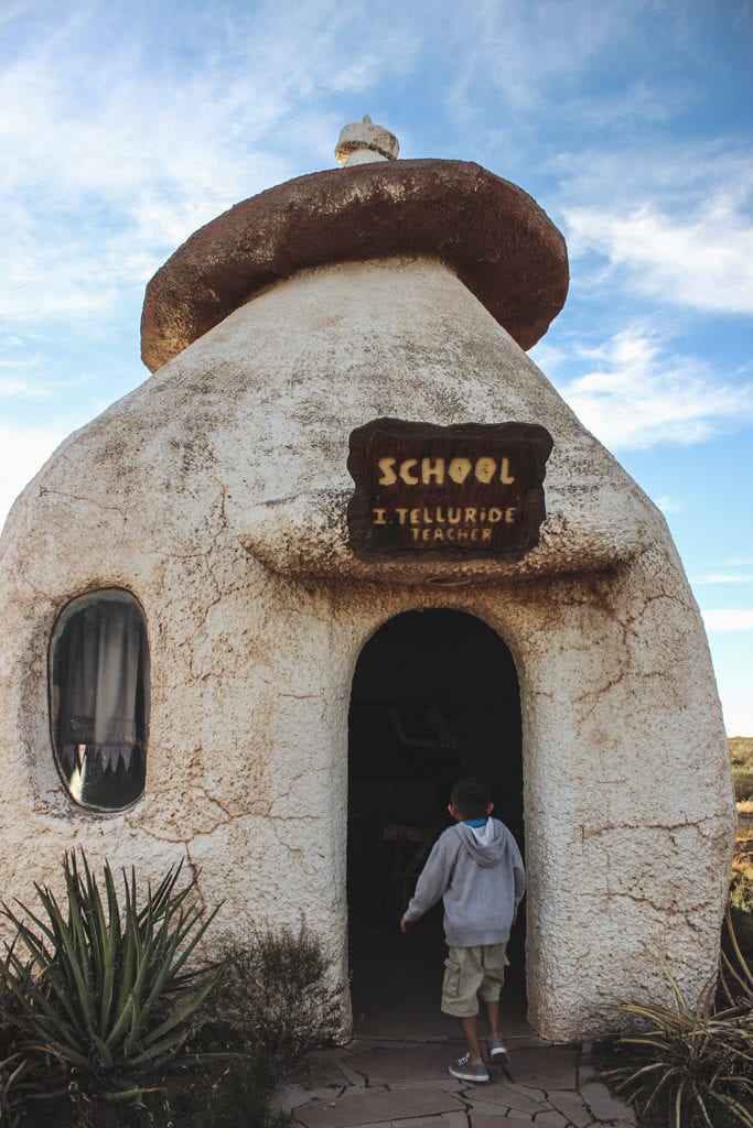 Escola de Bedrock, a cidade dos Flinststones que fica no Arizona, Estados Unidos