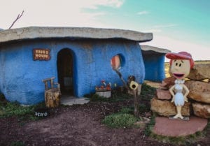 Casa de Fred, Wilma e Pedrita em Bedrock Cuty, no Arizona, Estados Unidos