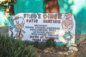 Restaurante do Fred em Bedrock, a cidade dos Flintstones, no Arizona, EUA