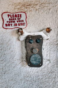 Cabine telefônica de Bedrock, a cidade dos Flinststones que fica no Arizona, Estados Unidos