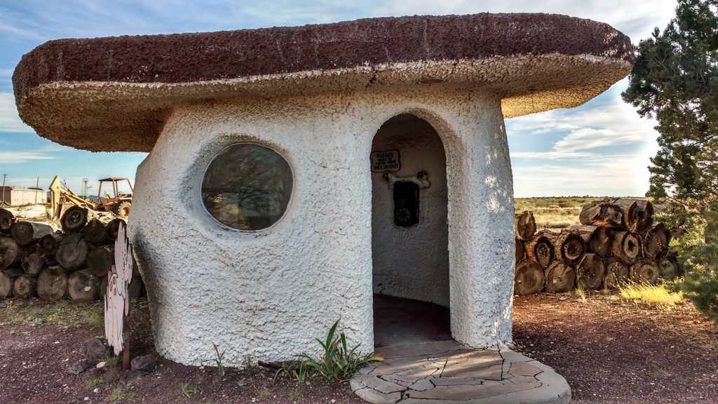 Cabine telefônica de Bedrock, a cidade dos Flinststones que fica no Arizona, Estados Unidos
