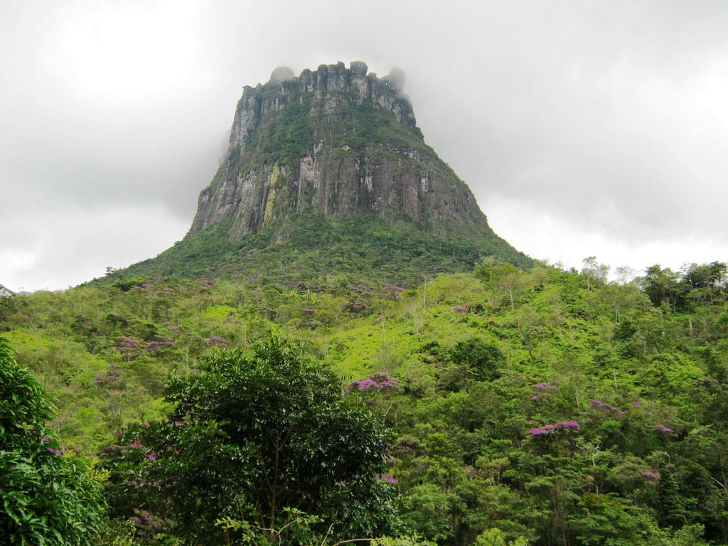 Vista para o Morro do Castelo, no Vale do Pati, Chapada Diamantina, Bahia, Brasil