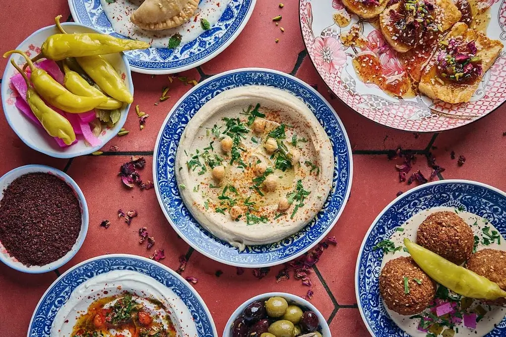 Comptoir Libanais é uma opção para comer barato e saudável em Londres