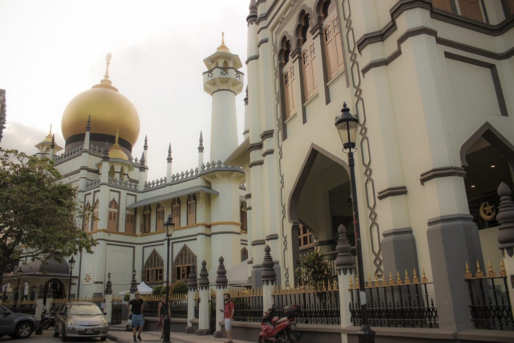 A Masjid Sultan ou Mesquita do Sultão, não pode ficar de fora do seu roteiro por Singapura