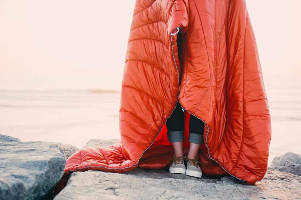Manta térmica para acampamento, um bom presente para mulheres viajantes