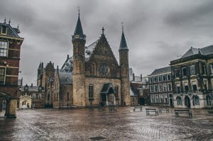 Binnenhof em Haia, na Holanda. Uma cidade encantadora para conhecer em um bate e volta a partir de Amsterdã