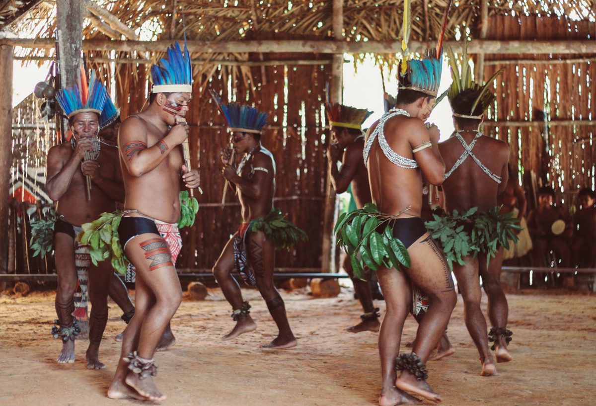Visitando uma tribo indígena na Amazônia