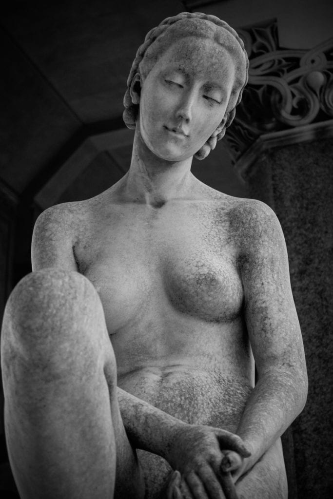 Os jazigos do Cemitério Monumental de Milão são verdadeiras obras de arte
