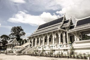 Wat Kaew Korawaram (White Temple), Krabi, Tailândia