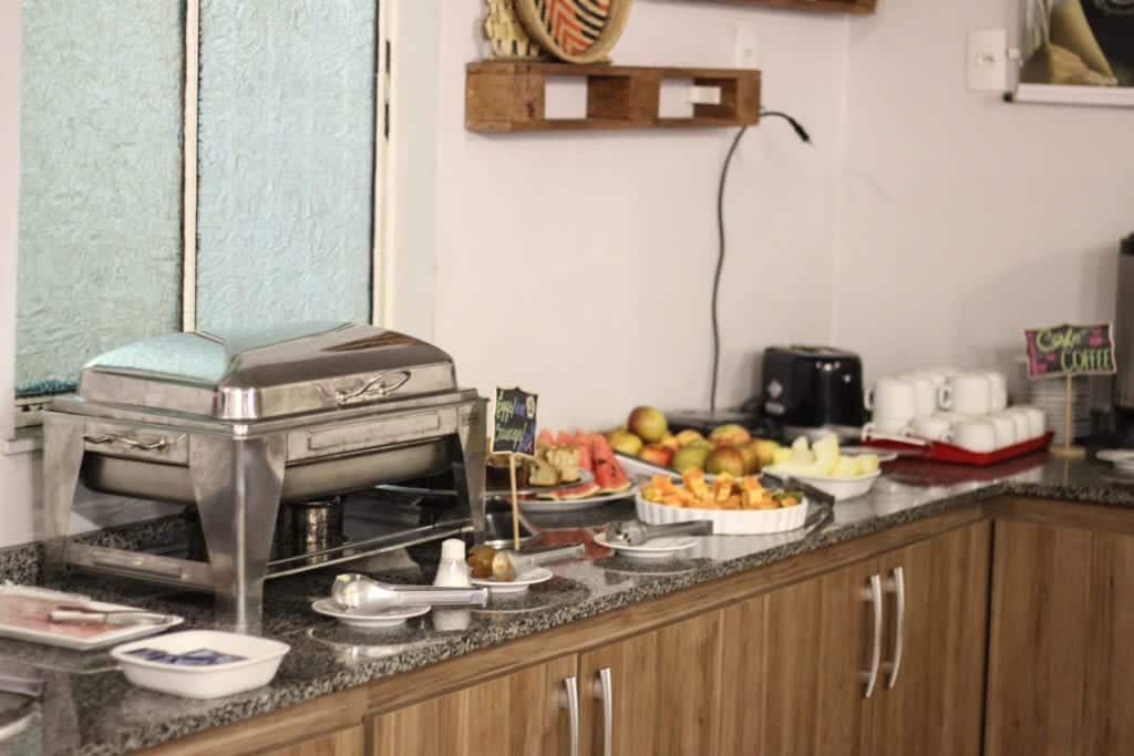 Café da manhã no Local Hostel, em Manaus, Amazonas