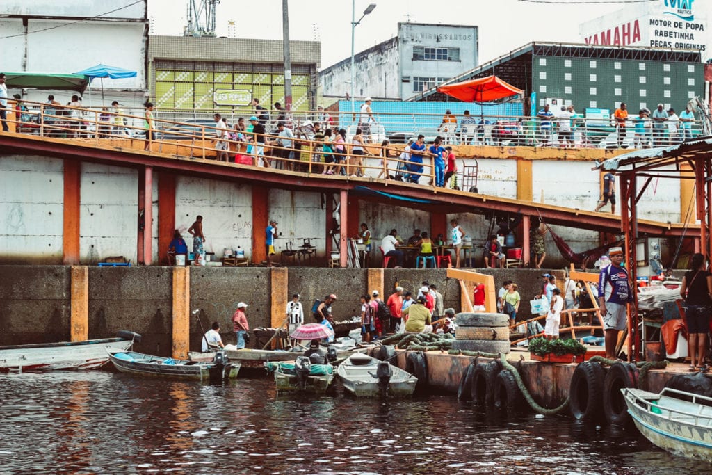 O caos e a beleza do porto de Manaus